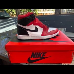 Jordan 1 high og gym red/black n white